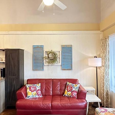 Haven At Hazel~Downtown Bungalow Demorest エクステリア 写真